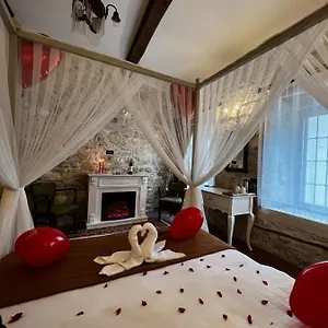 Otel Sakli Tas, Urla