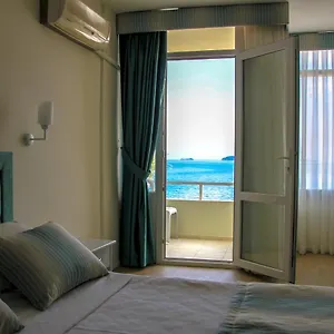 Otel Iyonya, Urla
